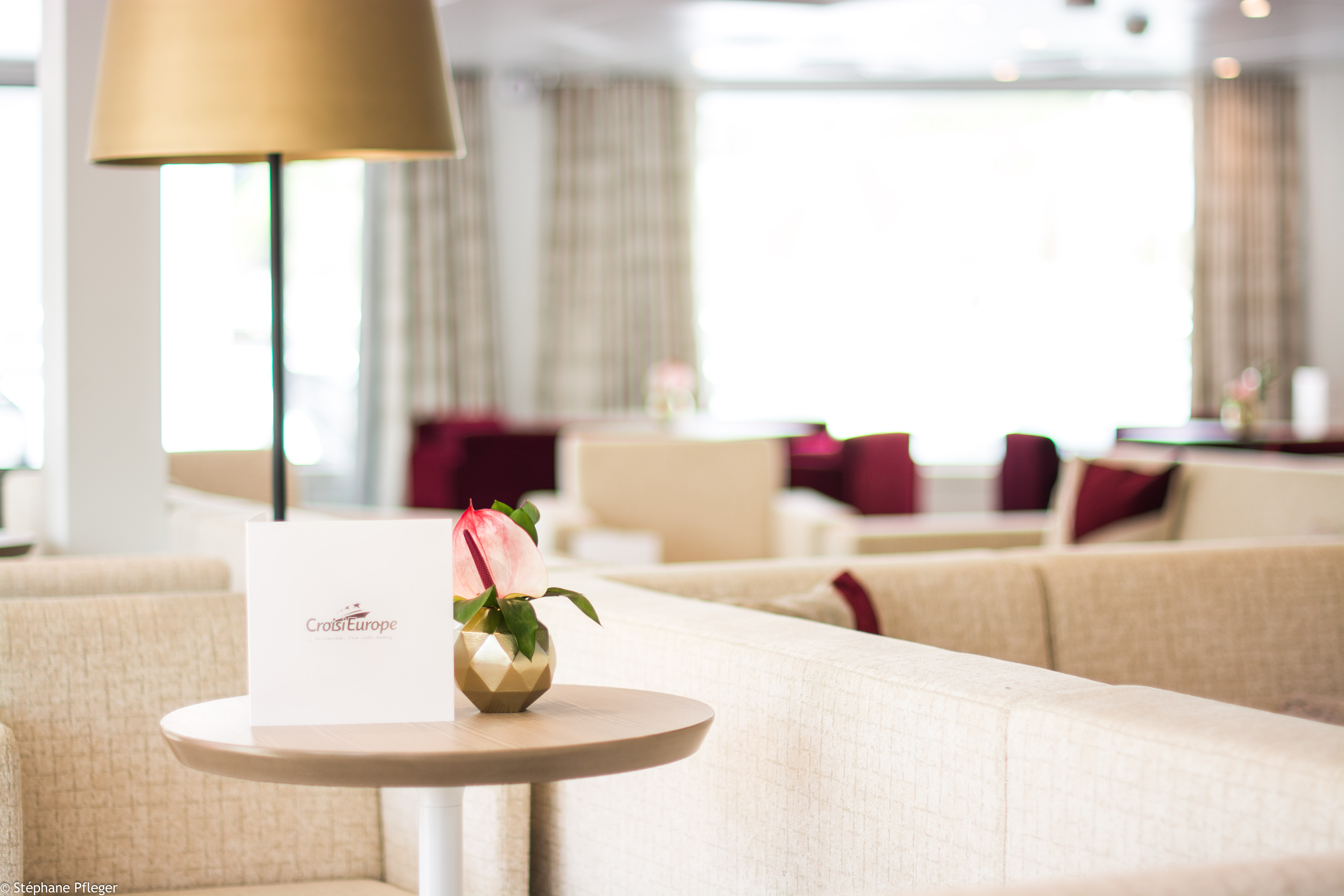 CroisiEurope MS Miguel Torga Bar Lounge 8.jpg